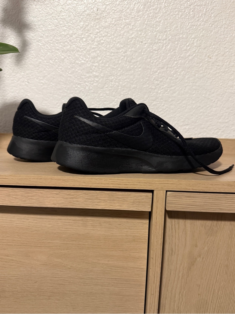 Nike Tajun Triple Black Athletic Shoes Sneakers Women Size 8.5